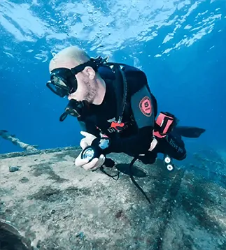 Explore the Stunning Beauty of the Maldives with Frederic Jouhanin – Crystal Clear Waters, Pristine Beaches, and Unforgettable Adventures