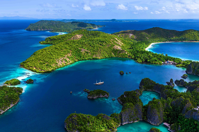 raja ampat yacht charter