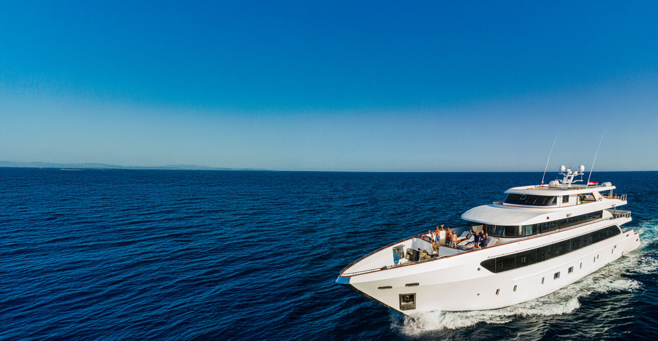 The Ultimate Red Sea Liveaboard Conquest: Inside the Luxury Dive Expedition of the Dune Silky