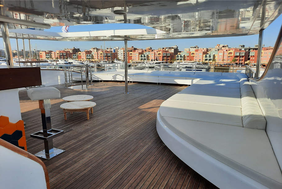 Hot-Tub-Jacuzzi-Liveaboard 3