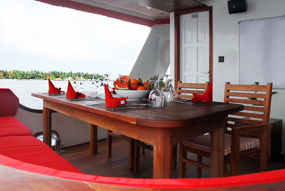 Hot-Tub-Jacuzzi-Liveaboard 4