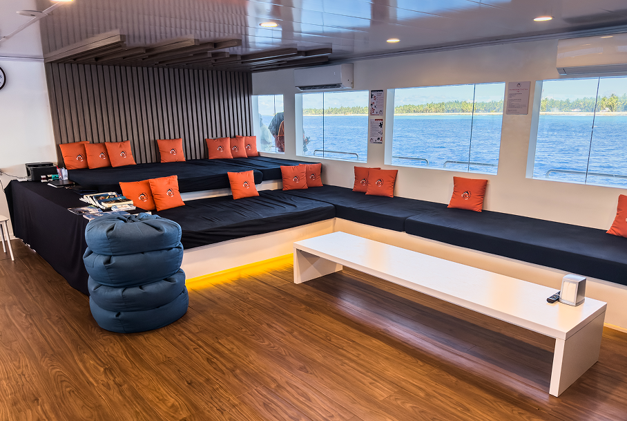 Indoor Lounge black manta