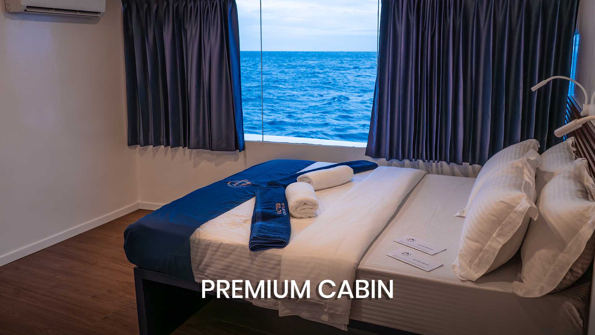 PREMIUM CABIN BOAT Black Manta