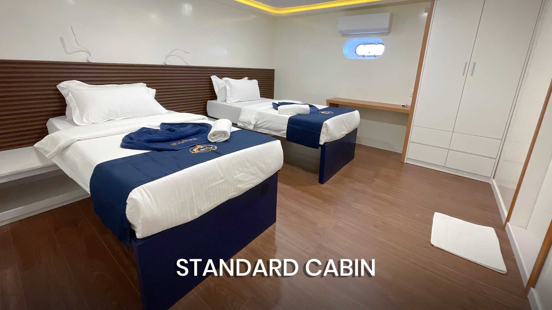 STANDARD CABIN BOAT BLACK MANTA