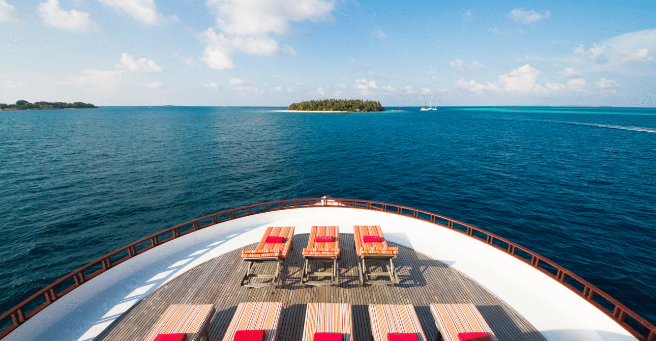 The “Floating Five-Star” Experience: Redefining Luxury in Maldives Liveaboard Diving